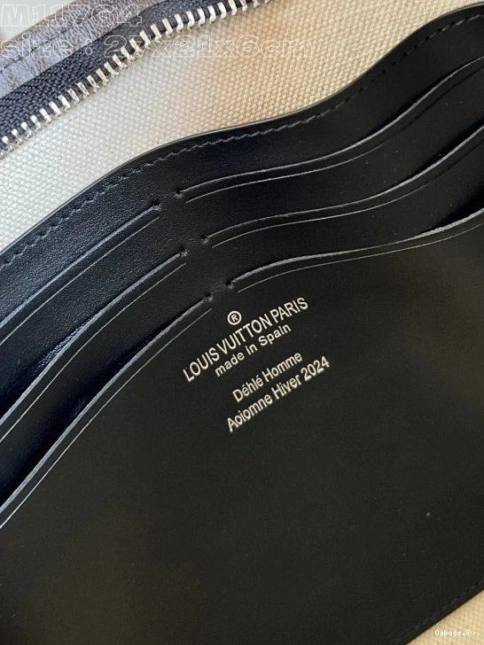 LOUIS VUITTON POCHETTE VOYAGE-27*21*6CM 0115